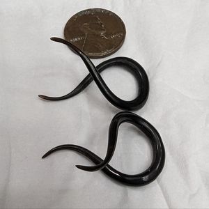 8g 1 pair of Black Bone 8(g) gauge earrings Barb shaped Hand Carved